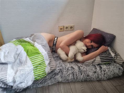 Bitchmoni And Friends FtIGTAcWAAQAa S Porn Pic