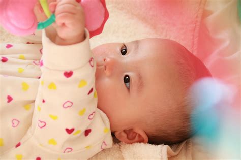 生後3ヶ月の赤ちゃんの育児｜発達の様子や特徴、産後3ヶ月のママの状態を解説します Aqレントマガジン