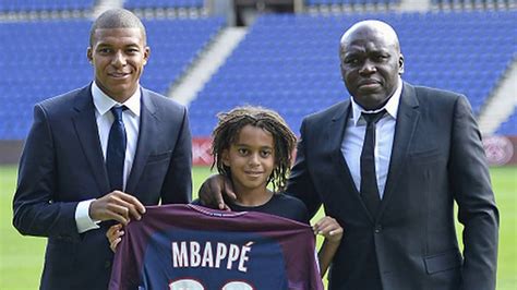 Kylian Mbappé Parents / Fayza Lamari Wilfrid Mbappe Lottin support ...