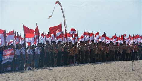 Ribuan Bendera Merah Putih Berkibar Di Pantai Kuta