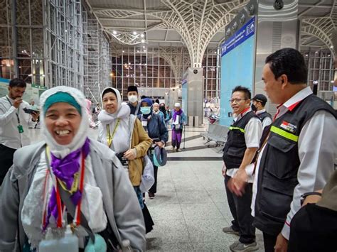 Jemaah Dilarang Bawa Zamzam Dalam Koper Bagasi Ppih Akan Dibongkar