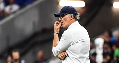 Ol Laurent Blanc Plus Que Jamais Sur La Sellette Son Successeur D J