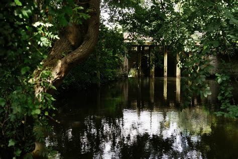 Weir On The River Wey Peter Trimming Cc By Sa 2 0 Geograph Britain