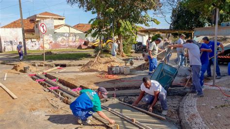 Prefeitura implanta canaletas em trechos movimentados da Vila Alemã