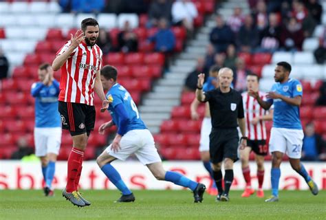 Disgraceful Mad Plenty Of Sunderland Fans React As Defender S