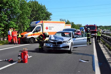 A36 bei Wolfenbüttel Heftiger Unfall Autobahn komplett gesperrt