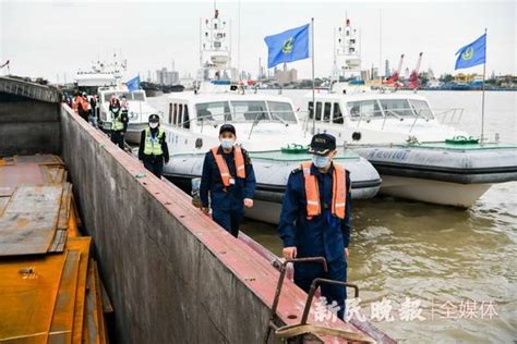 迎进博，保平安 多部门联合开展黄浦江通航安全大整治执法水域船舶