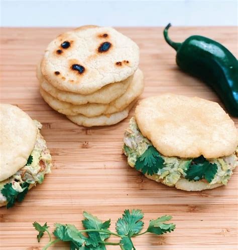 How To Make Venezuelan Reina Pepiada Arepas Chicken And Avocado