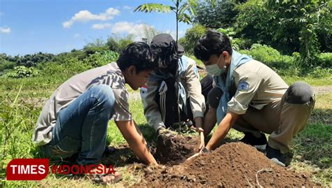 Peringati Hari Bumi Sedunia Mahasiswa Palmstar Tanam 1 000 Pohon Dan