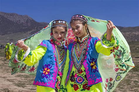 Traditional Uzbek Clothing: Insights and Customs