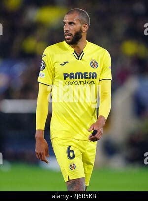 Etienne Capoue De Villarreal Durante El Partido De La Liga De Campeones