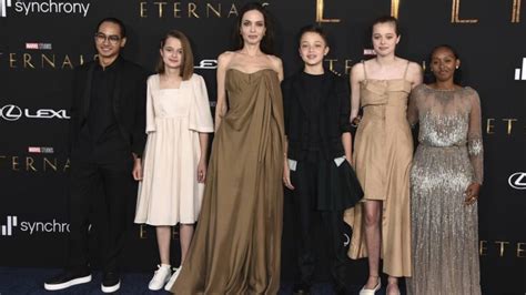 Angelina Jolie Sa Fille Zahara Fait Sensation à Lavant Première Des