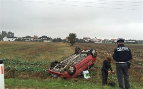 Avto Zletel S Ceste In Pristal Na Strehi Sobotainfo