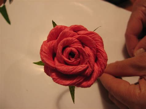 Rose Di Carta Crespa Tutorial E Idee Per Decorare La Tavola E Fare Regali