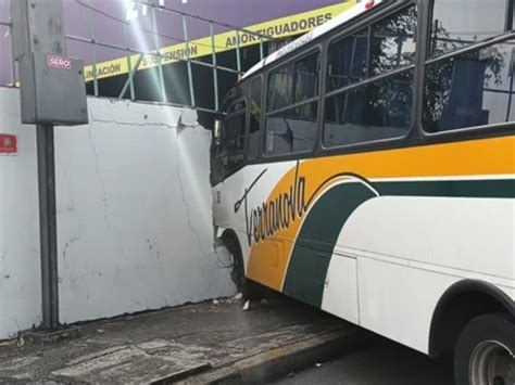 Autob S De Pasaje Provoca Fuerte Choque M Ltiple En C Rdoba Hay