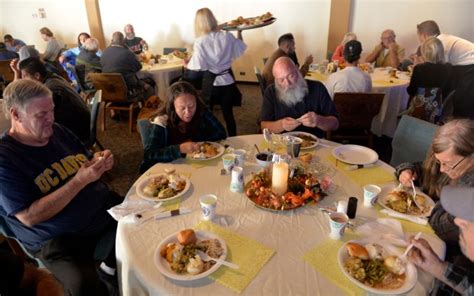 Hundreds Dine On Thanksgiving Meal From Coast Christian Fellowship