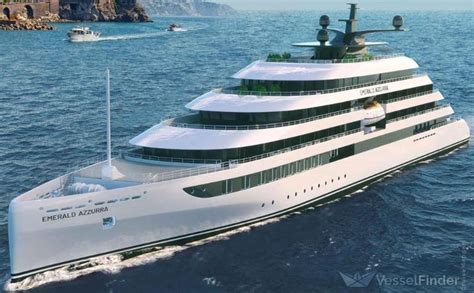 Il Mega Yacht Di Lusso Emerald Azzurra Fa Tappa A Manfredonia