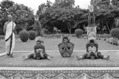 Rare Yoga Photos From The S A Look Back In History Yoga Photos