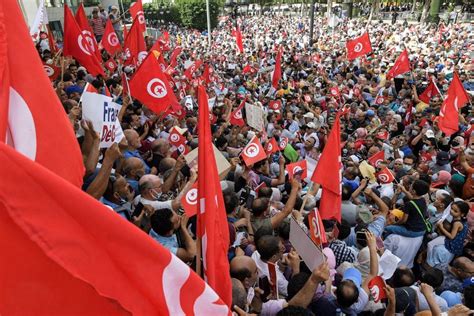 Miles De Manifestantes Protestan Contra El Autogolpe De Estado Del