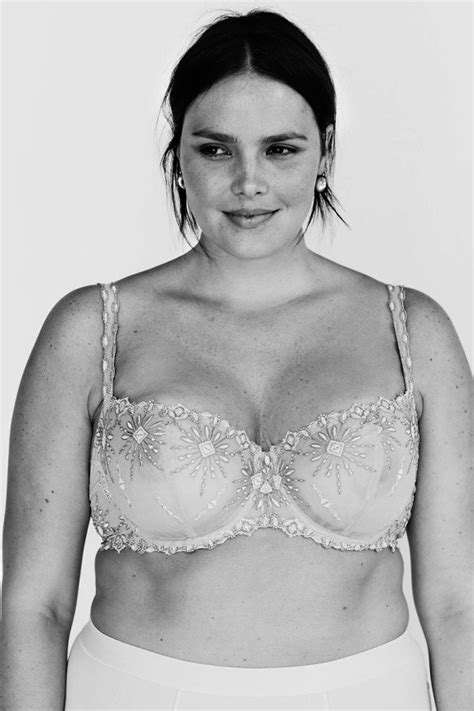 Ensaio De Lingerie Eleva A Beleza Natural Das Mulheres Reais Juromano