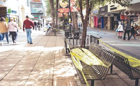 Algunas Plazas Públicas Se Empiezan A Vaciar Pero Otras Están Hasta El