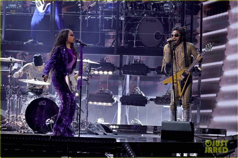 Her Performs Rock Medley With Lenny Kravitz And Travis Barker At