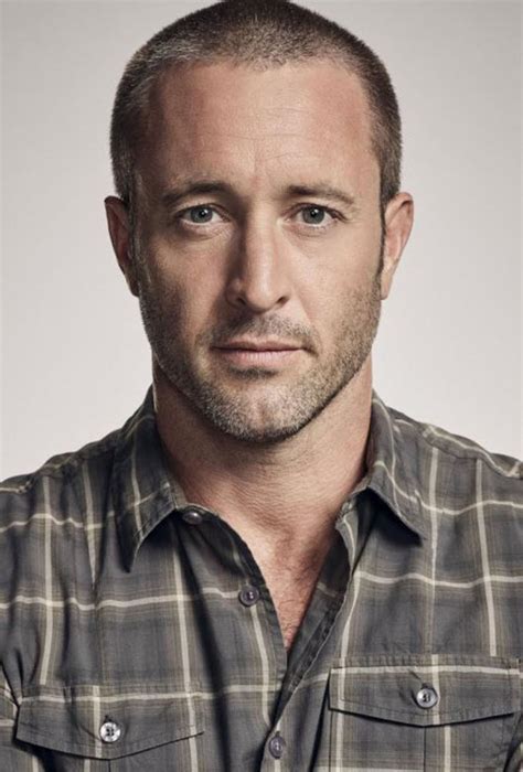 Alex O Loughlin Smartfacts