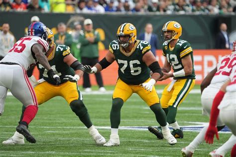 Packers Brace For Jets With Qb Aaron Rodgers Resting Sore Thumb