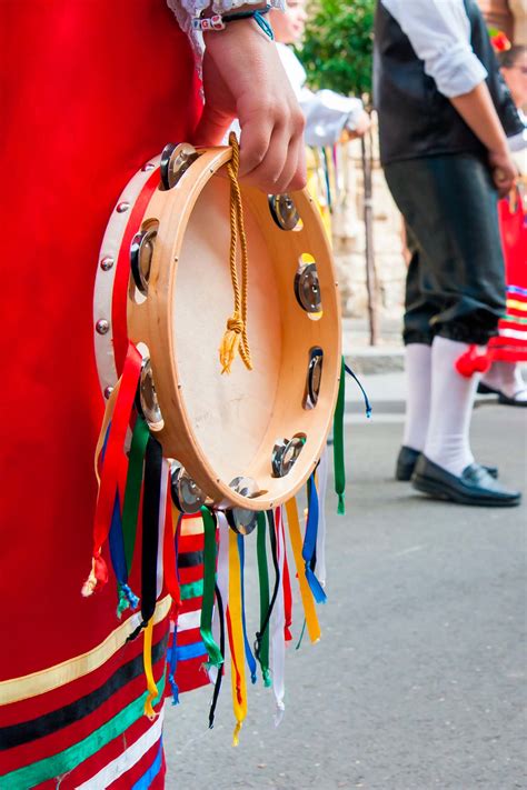 Melodies of Sicily: Exploring the Rich Folk Music Traditions