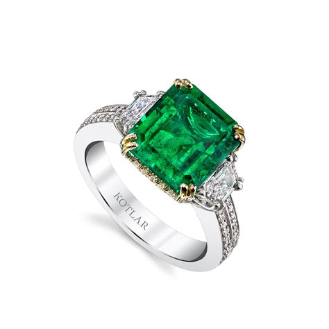 37 Elegant Emerald Engagement Rings