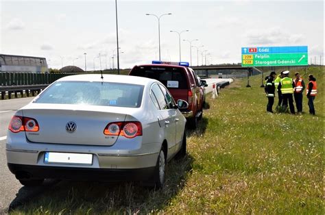 Policja straż oraz zarządca A1 spotkali się na autostradzie w miejscu