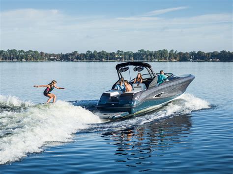 Sea Ray Slx W Set To Appear At 2017 Surf Expo Trade Only Today