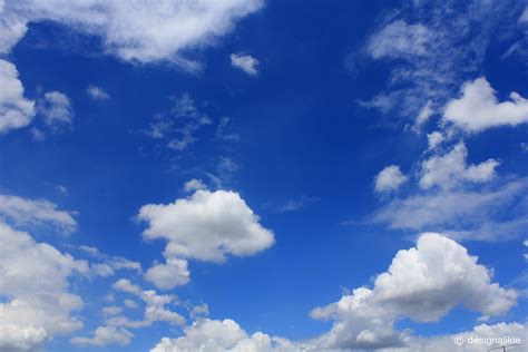 夏の青い空と白い雲の無料写真素材｜写真ii