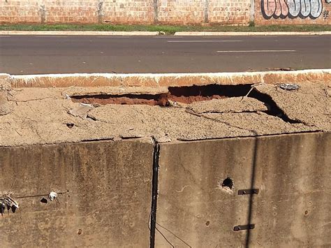 Placa De Concreto Em C Rrego Da Ernesto Geisel Desprende E Est Prestes