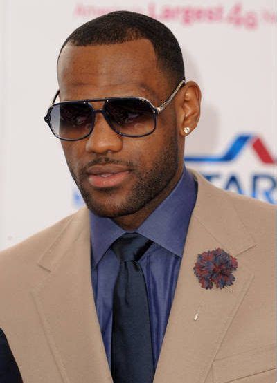 Lebron James Wearing A Fabulous Man Brooch Rock It Dude In Refine Elegance Men S Brooch