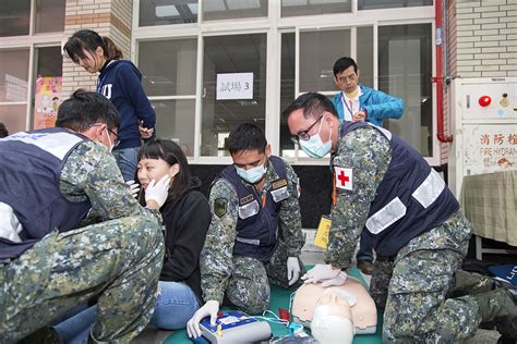 80人同時做cpr Aed搶救命！第一屆東華盃急救技能競賽情境超逼真 立偉電子｜立遠生醫股份有限公司