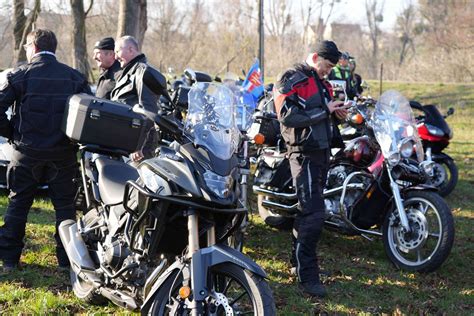 Motocykli Ci Ze Wiecia Rozpocz Li Sezon Pod Zamkiem Zobacz Zdj Cia I