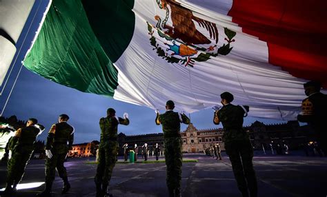 En Zócalo ondea bandera a media asta por víctimas de 19S