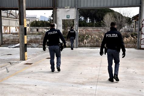 Madre E Figlia Trovate Nude In Auto Di Notte Alla Periferia Di Pisa Gonews It