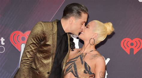 G-Eazy Kisses Girlfriend Halsey on iHeartRadio Music Awards 2018 Red ...