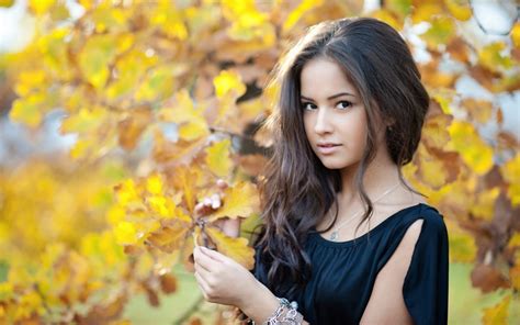 Leaves Portrait Face Women Depth Of Field Wallpaper