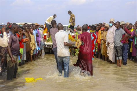 8 Dead Several Missing After Nigerian Ferry Capsizes Fmt