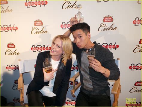 Elizabeth Banks Talks Nude Shower Scene With Boyd Holbrook Exclusive Photo