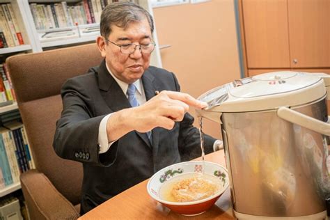 〈ラーメン首相誕生へ〉自民党新総裁に選出された石破茂ラーメン議連会長の最愛インスタントラーメンは？ 集英社オンライン ニュースを本気で噛み砕け