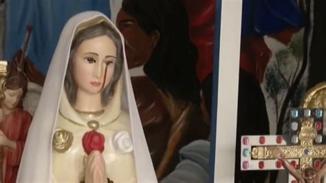 Aseguran Que Una Figura De Una Virgen Llora Sangre Shows Primer