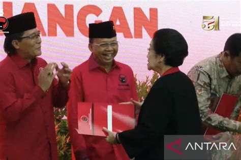 Wayan Koster Giri Prasta Resmi Diusung Pdi Perjuangan Untuk Pilkada