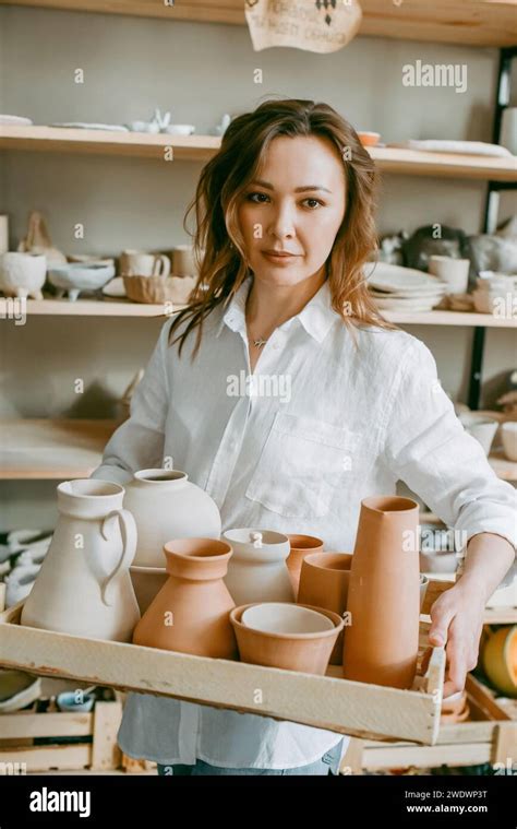 Firing Clay Hi Res Stock Photography And Images Alamy