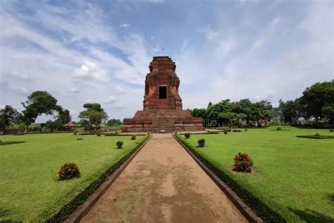 Situs Trowulan Sejarah Daya Tarik Rute Lokasi Dan Aktivitas Java