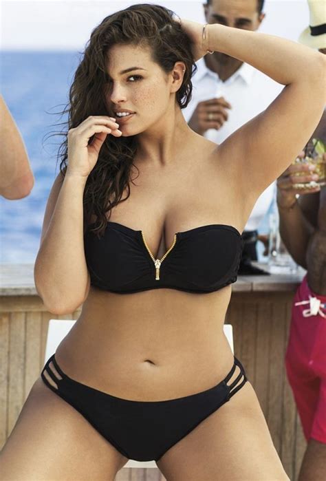 Ashley Graham est la première mannequin taille plus à paraître dans le