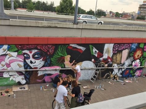 Kraków Nowy mural powstaje na rondzie Mogilskim Trochę odbiega od